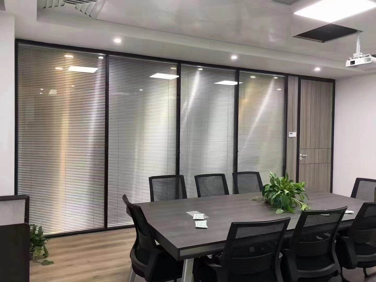 会议室活动隔断的轨道安装，有哪些注意事项？